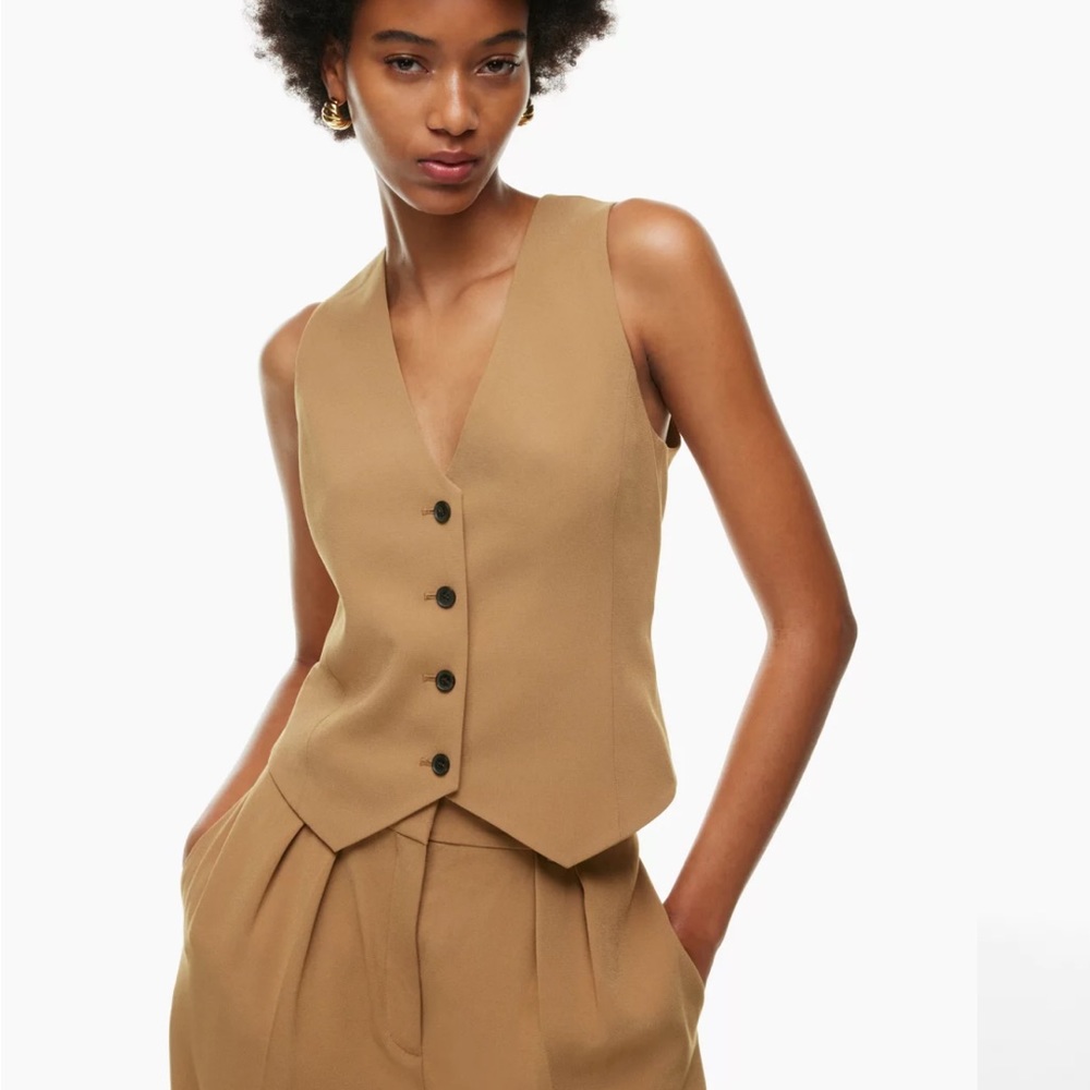 BNWT Babaton curio vest in camel